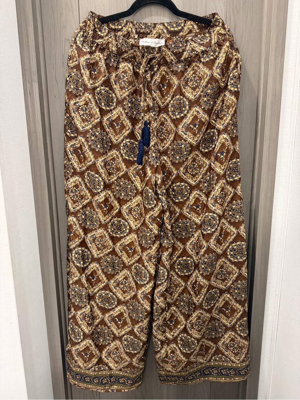 Chelsea & Theodore Brown Printed Wide-Leg Drawstring Pants